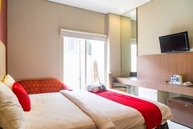 RedDoorz Plus Near Blok M Square