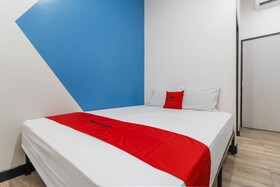 Reddoorz Plus W Guesthouse