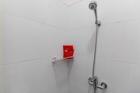 Reddoorz Plus W Guesthouse
