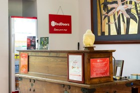 RedDoorz Plus Near One Belpark Mall Cilandak