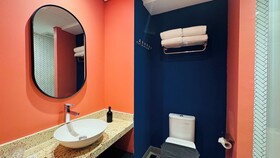 Yellow Bee Resort Cililitan