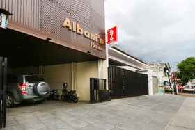 Albani's Family Residence by OYO Rooms