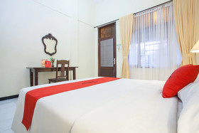 RedDoorz Plus Near Kalibaru Station