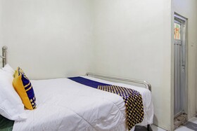 Spot On 93967 Hasna Guest House Syariah