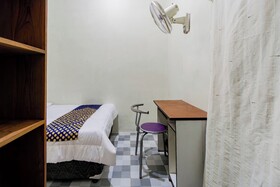 Spot On 93967 Hasna Guest House Syariah