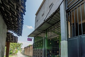 Spot On 93967 Hasna Guest House Syariah