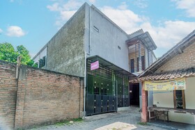 Spot On 93967 Hasna Guest House Syariah