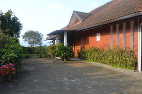 Vila Bunga Merah Gelatik