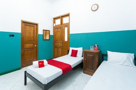 Amandha by RedDoorz