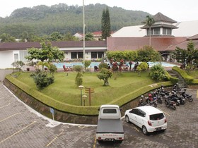 Front One Resort Magelang