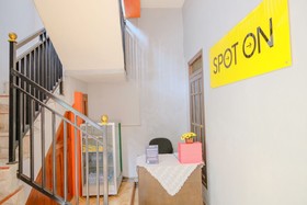 SPOT ON 2368 Dahlia Homestay Family Residence