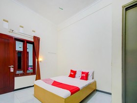 Guest House 180 by  OYO Rooms