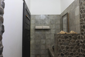 Cahaya Guest House by OYO Rooms