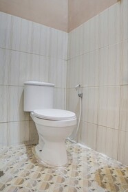 OYO Life 92925 Kost Bu Mala 2 Syariah