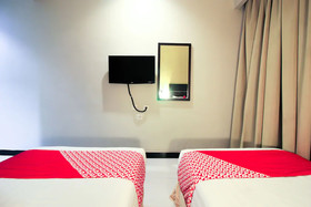 iShine Hotel by OYO Rooms