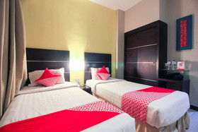 iShine Hotel by OYO Rooms