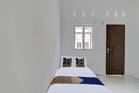 SPOT ON 91828 Homestay Dinda Syariah