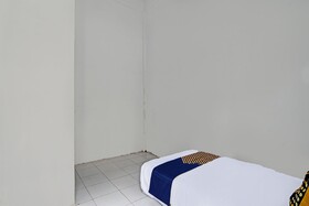 SPOT ON 91828 Homestay Dinda Syariah