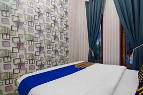 Spot On 92570 Putri Guest House Syariah