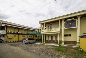 Hotel Mahkota Pantai by OYO Rooms