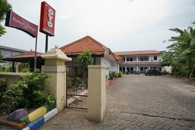 Female Guest House by OYO Rooms