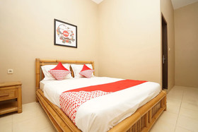 Kampoeng Kita Hotel by OYO Rooms