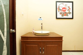 Kampoeng Kita Hotel by OYO Rooms