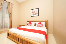 Kampoeng Kita Hotel by OYO Rooms