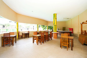 Kampoeng Kita Hotel by OYO Rooms