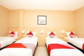 Kampoeng Kita Hotel by OYO Rooms