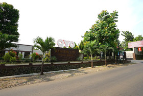 Kampoeng Kita Hotel by OYO Rooms