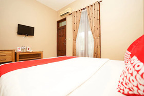 Kampoeng Kita Hotel by OYO Rooms