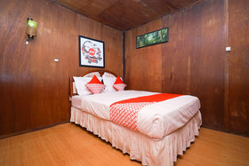 Kampoeng Kita Hotel by OYO Rooms