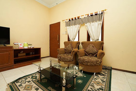 Kampoeng Kita Hotel by OYO Rooms