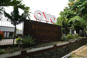 Kampoeng Kita Hotel by OYO Rooms