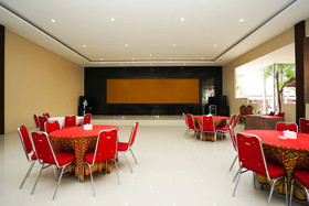 Kampoeng Kita Hotel by OYO Rooms