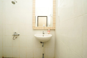 Kampoeng Kita Hotel by OYO Rooms