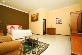 Kampoeng Kita Hotel by OYO Rooms