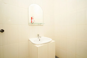 Kampoeng Kita Hotel by OYO Rooms