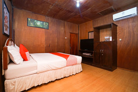 Kampoeng Kita Hotel by OYO Rooms