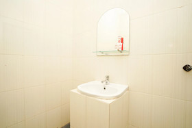 Kampoeng Kita Hotel by OYO Rooms