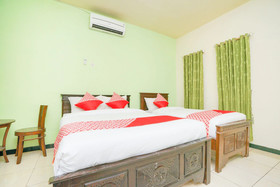 Penginapan Anggrek Syariah 1 by OYO Rooms