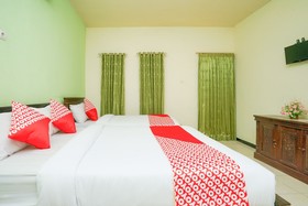 Penginapan Anggrek Syariah 1 by OYO Rooms