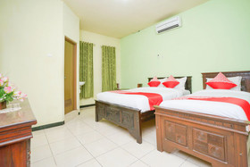 Penginapan Anggrek Syariah 1 by OYO Rooms