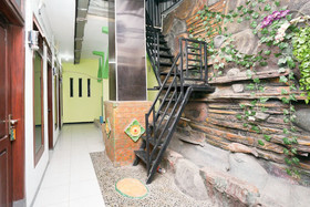 Penginapan Anggrek Syariah 1 by OYO Rooms
