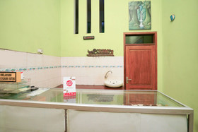 Penginapan Anggrek Syariah 1 by OYO Rooms