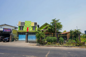 Penginapan Anggrek Syariah 1 by OYO Rooms