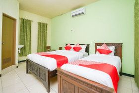 Penginapan Anggrek Syariah 1 by OYO Rooms
