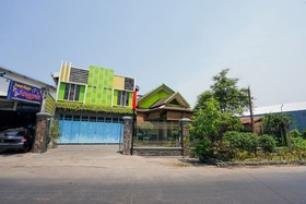 Penginapan Anggrek Syariah 1 by OYO Rooms