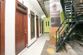 Penginapan Anggrek Syariah 1 by OYO Rooms